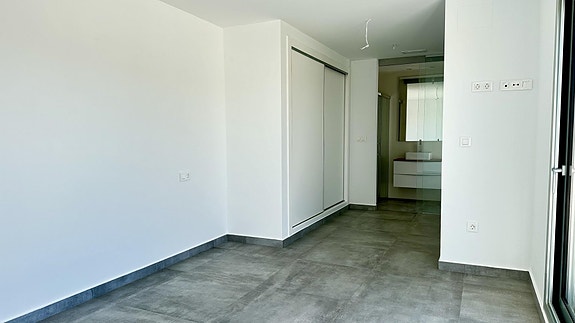 Moderne villa ved La Finca Golf - 4 soverom, stor kjeller og privat basseng