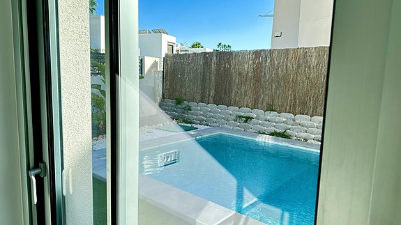 Moderne villa ved La Finca Golf - 4 soverom, stor kjeller og privat basseng