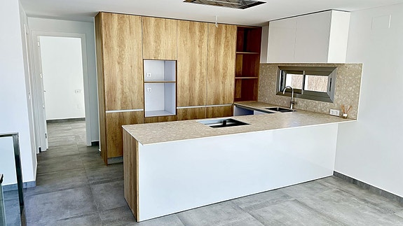 Moderne villa ved La Finca Golf - 4 soverom, stor kjeller og privat basseng