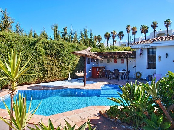 Frontline golf villa med privat basseng og separat leilighet - Utsikt mot sjø og fjell