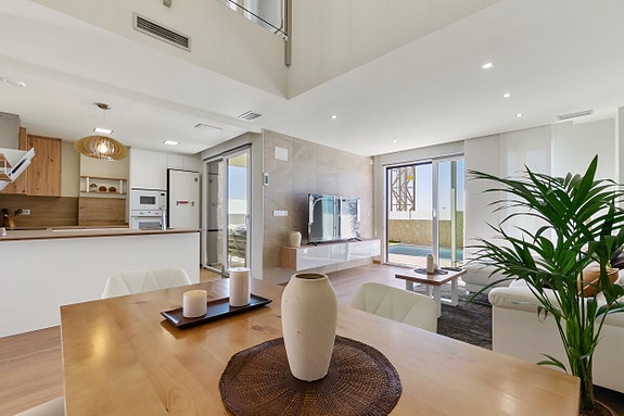 Nøkkelferdig | Visningsbolig | 3 soverom og 4 bad | Privat basseng