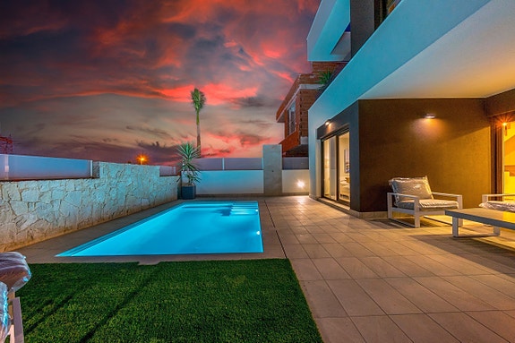 Nøkkelferdig | Visningsbolig | 3 soverom og 4 bad | Privat basseng