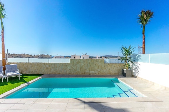 Nøkkelferdig | Visningsbolig | 3 soverom og 4 bad | Privat basseng