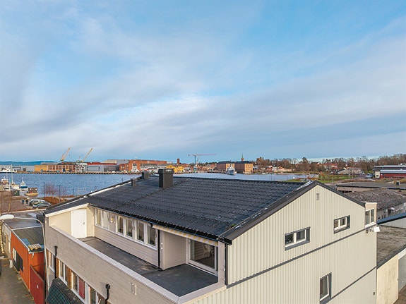 Velkommen til Bankløkka 13. Denne store leiligheten på ca. 200 kvm er nyoppusset og innflyttingsklar. Foto: Kristian Bollæren