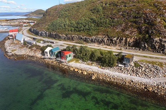 Velkommen til en sjeldent attraktiv tomt på Stokkøya, med eksklusiv beliggenhet og umiddelbar tilgang til sjøen.