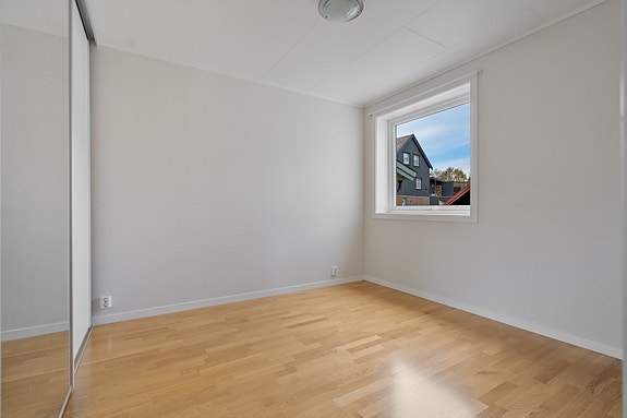 2.etg. - Soverom 2 - Her er det plass til både seng og garderobleløsning