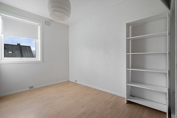 1.etg. - Soverom 1 - Her er det plass til både seng og garderobeløsning