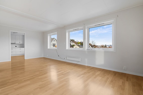 2.etg. - Fra kjøkkenet har du adkomst inn til stuen