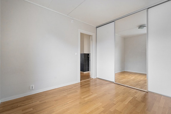 2.etg. - Soverom 2 - Soverommet har garderobeløsning og gode møbleringsmuligheter