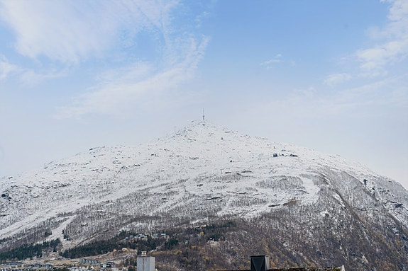 Flott utsikt mot Fagernesfjellet fra veranda