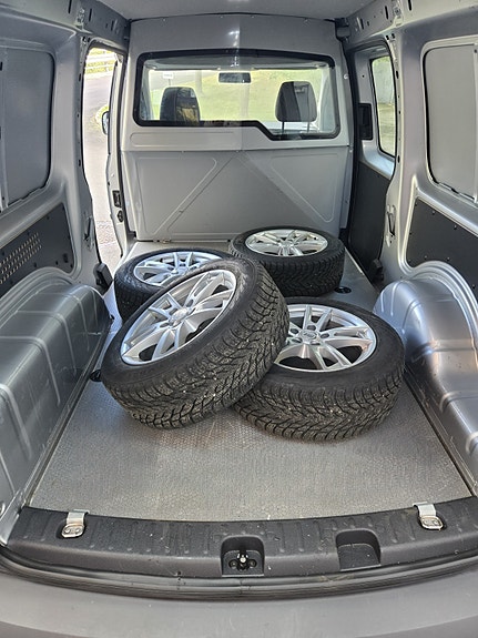 Volkswagen Caddy Maxi 19 of 22