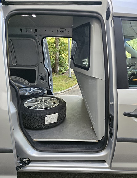 Volkswagen Caddy Maxi 18 of 22