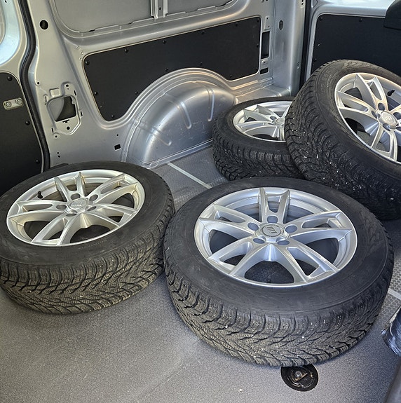 Volkswagen Caddy Maxi 16 of 22