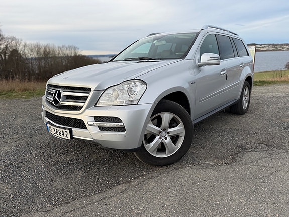 Mercedes-Benz GL350 2 of 5