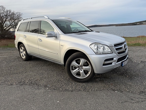 Mercedes-Benz GL350 3 of 5