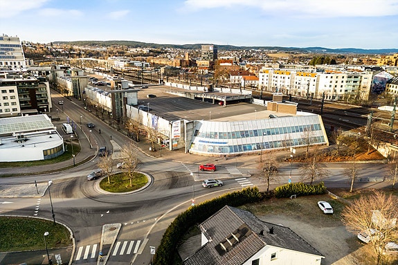 STILLVERKSVEIEN 1 - Ca. 1 242 kvm forretningslokale på bakkeplan
m/ tilhørende kontor og lager m/rampe