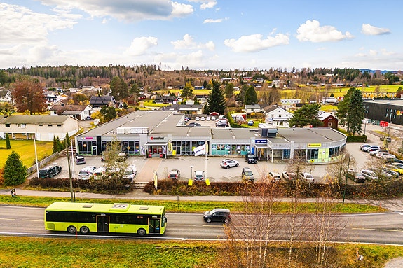 GLADBAKKVEGEN 2 I RÅHOLT SENTRUM - Fullt utleid til aktører innen apotek, bank, trening, legesenter, servering og forretning