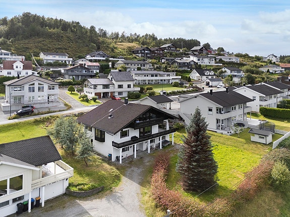 Velkommen til Breivikvegen 73! Bilder er tatt av Ingvald Kaldhussæter.