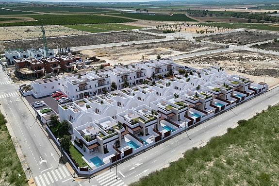 Nye eneboliger på ett plan med stor takterrasse og privat basseng - Vistabella Golf