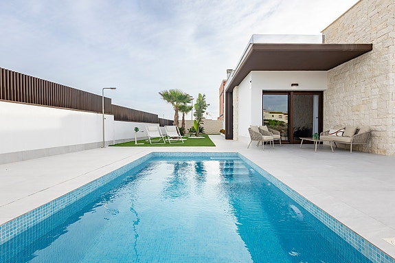 Tidsriktige boliger med stor takterrasse og privat basseng - Vistabella Golf