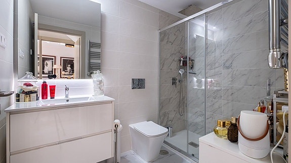 Havutsikt! Penthouse med stor takterrasse og panoramautsikt | Flotte fellesområder | Kun 500 m fra havet |