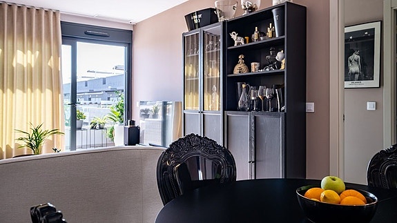 Havutsikt! Penthouse med stor takterrasse og panoramautsikt | Flotte fellesområder | Kun 500 m fra havet |