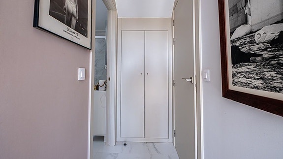 Havutsikt! Penthouse med stor takterrasse og panoramautsikt | Flotte fellesområder | Kun 500 m fra havet |