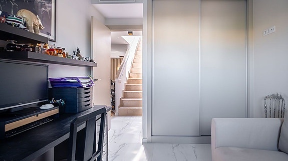 Havutsikt! Penthouse med stor takterrasse og panoramautsikt | Flotte fellesområder | Kun 500 m fra havet |