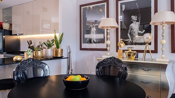 Havutsikt! Penthouse med stor takterrasse og panoramautsikt | Flotte fellesområder | Kun 500 m fra havet |