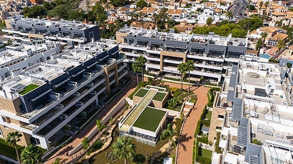 Havutsikt! Penthouse med stor takterrasse og panoramautsikt | Flotte fellesområder | Kun 500 m fra havet |