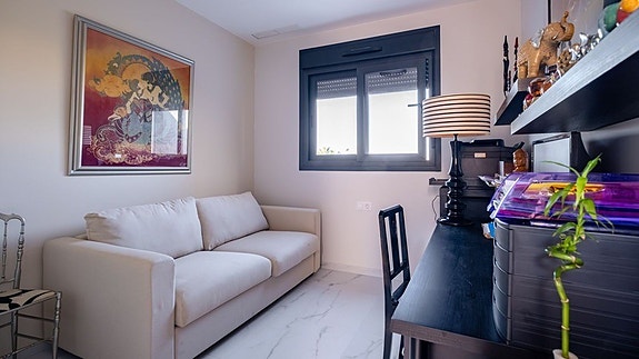 Havutsikt! Penthouse med stor takterrasse og panoramautsikt | Flotte fellesområder | Kun 500 m fra havet |