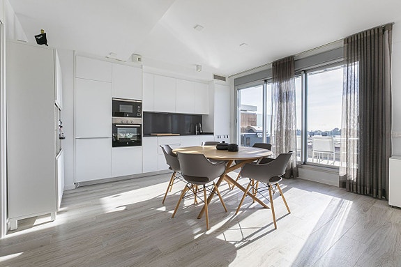 Duplex Penthouse med 3 soverom - Stor terrasse med fantastisk havutsikt - Flotte fellesområder!