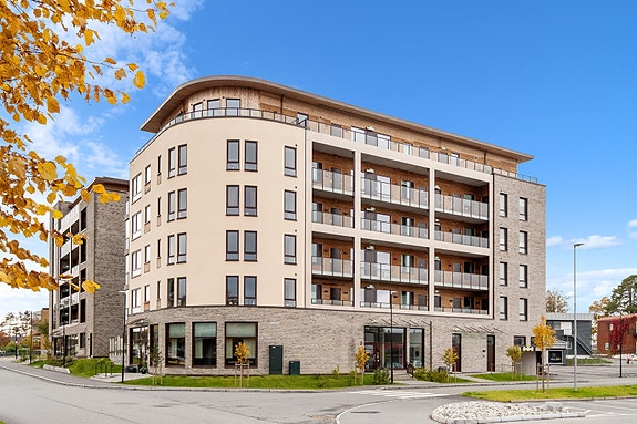 Aktiv Eiendom v/ Øyvind Sægrov presenterer en strøken 2-roms leilighet i attraktive Aurkvartalet midt i Aurskog sentrum. Foto: Exponering Svein Michaelsen