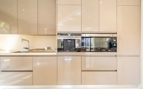 Kun 350 m fra stranden | Eksklusiv villa med attraktiv beliggenhet | 4 soverom og 3 bad | Nydelig uteområde