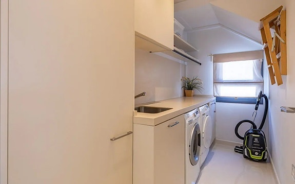 Kun 350 m fra stranden | Eksklusiv villa med attraktiv beliggenhet | 4 soverom og 3 bad | Nydelig uteområde