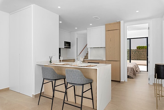 Eksklusiv villa med takterrasse og basseng | 3 soverom og mulighet for underetasje | Gangavstand til nydelig strand