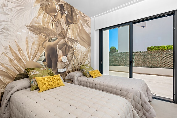 Eksklusiv villa med takterrasse og basseng | 3 soverom og mulighet for underetasje | Gangavstand til nydelig strand