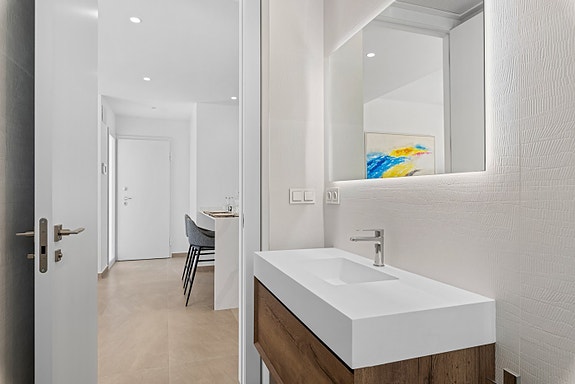 Eksklusiv villa med takterrasse og basseng | 3 soverom og mulighet for underetasje | Gangavstand til nydelig strand