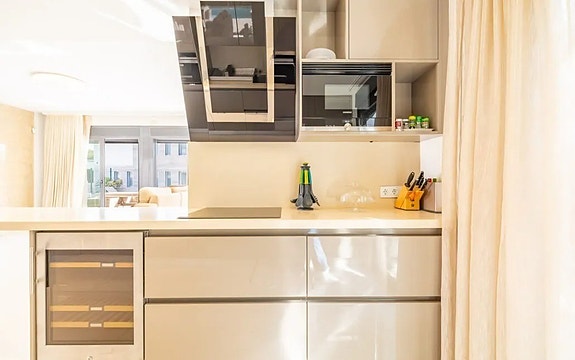 Kun 350 m fra stranden | Eksklusiv villa med attraktiv beliggenhet | 4 soverom og 3 bad | Nydelig uteområde