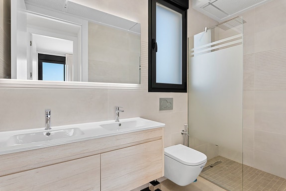 Eksklusiv villa med takterrasse og basseng | 3 soverom og mulighet for underetasje | Gangavstand til nydelig strand