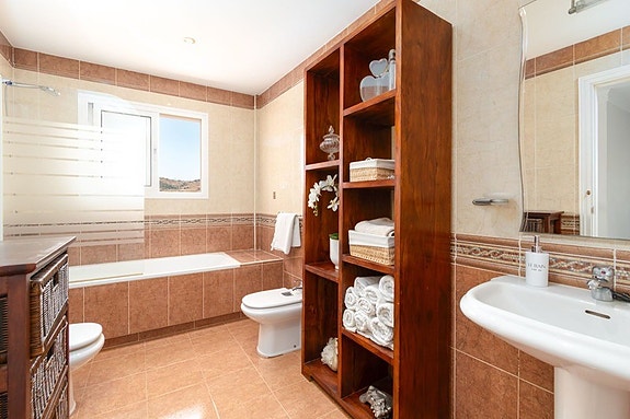 Romslig villa med sjøutsikt og stor tomt - Kun 4 minutter fra La Cala de Mijas