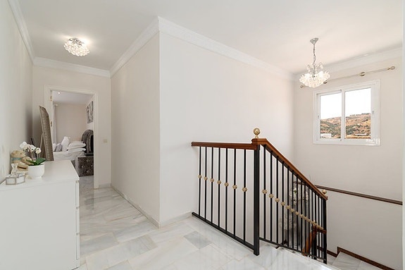 Romslig villa med sjøutsikt og stor tomt - Kun 4 minutter fra La Cala de Mijas