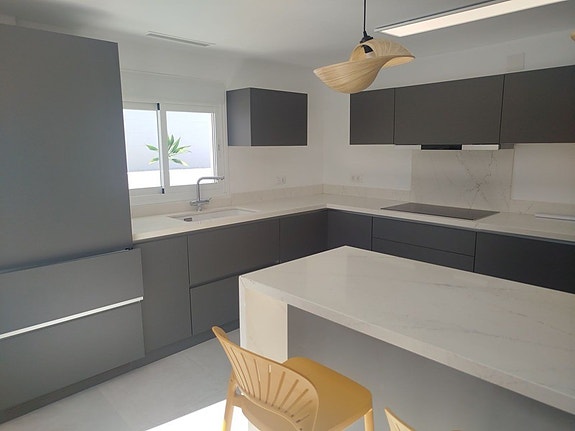 Villa med 4 soverom og separat leilighet - Totalrenovert og innflytningsklar i Campo Mijas