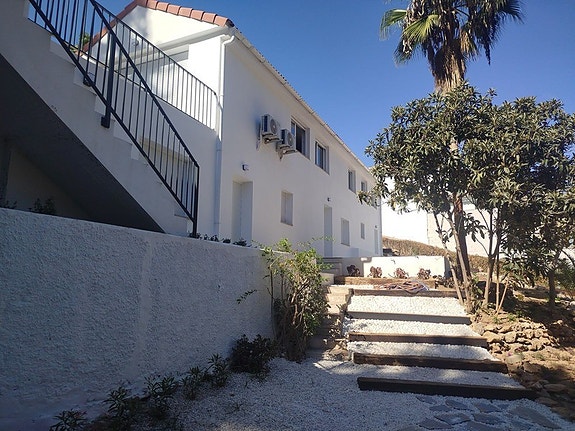 Villa med 4 soverom og separat leilighet - Totalrenovert og innflytningsklar i Campo Mijas