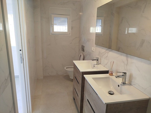 Villa med 4 soverom og separat leilighet - Totalrenovert og innflytningsklar i Campo Mijas