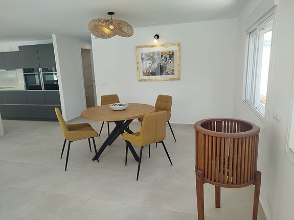 Villa med 4 soverom og separat leilighet - Totalrenovert og innflytningsklar i Campo Mijas