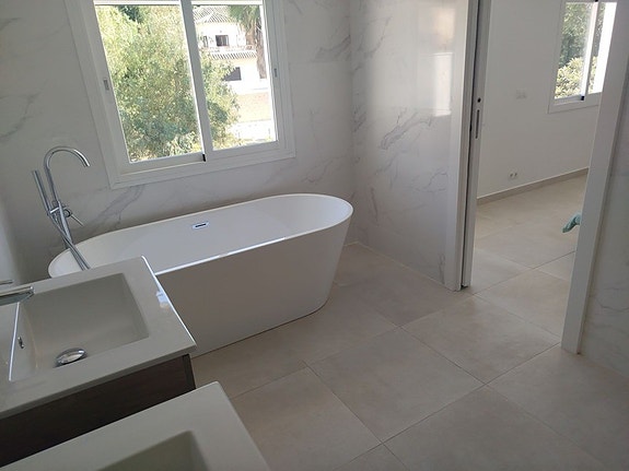 Villa med 4 soverom og separat leilighet - Totalrenovert og innflytningsklar i Campo Mijas