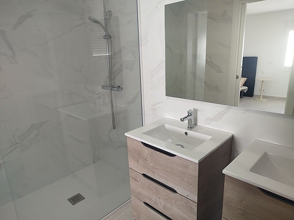 Villa med 4 soverom og separat leilighet - Totalrenovert og innflytningsklar i Campo Mijas