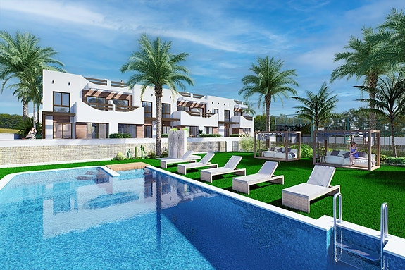 Kun 150 m til stranden | Penthouse med havutsikt og privat takterrasse | Eksklusive fellesområder