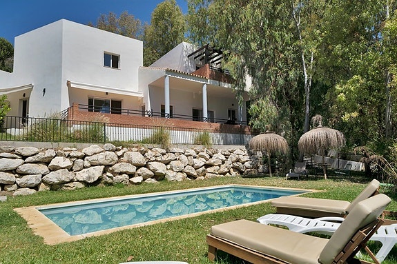 Innholdsrik villa med 5 soverom og stort uteområde - Fredelig beliggenhet i Torremuelle